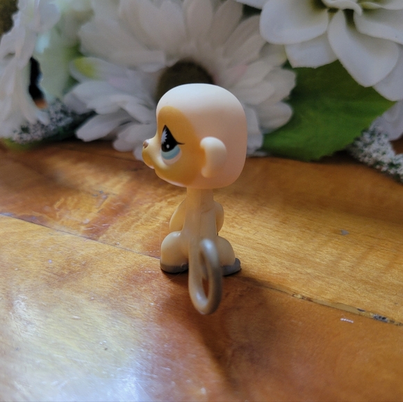 Littlest Pet Shop LPS #834 Monkey Yellow Brown Blue Eyes - Picture 5 of 12